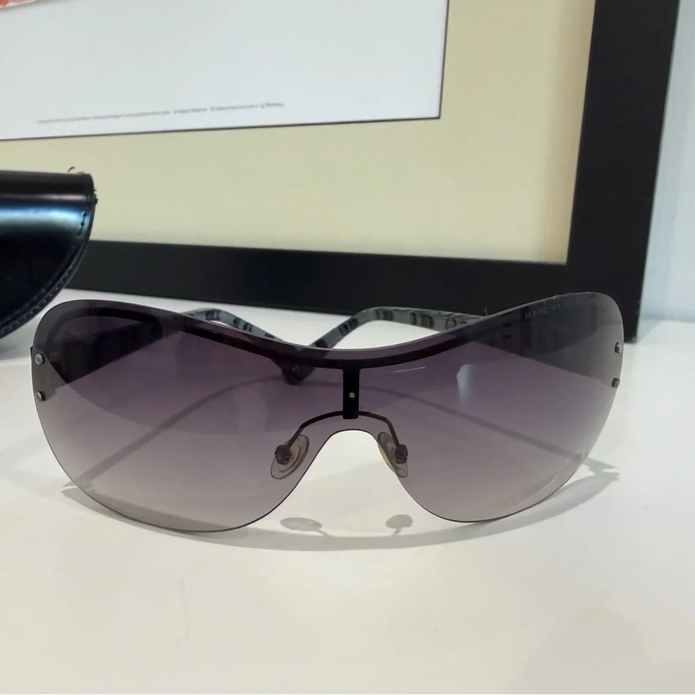Marc Jacobs Black and Gray Sunglasses - Picture 7 of 7